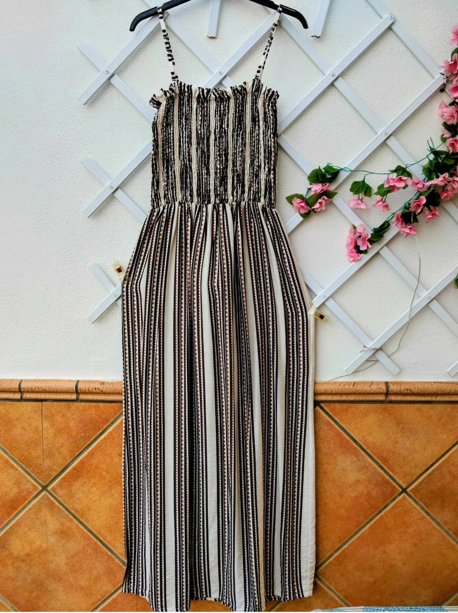 Vestido de verano con tirantes no ajustables talla única hasta 42 nuevo sin estrenar